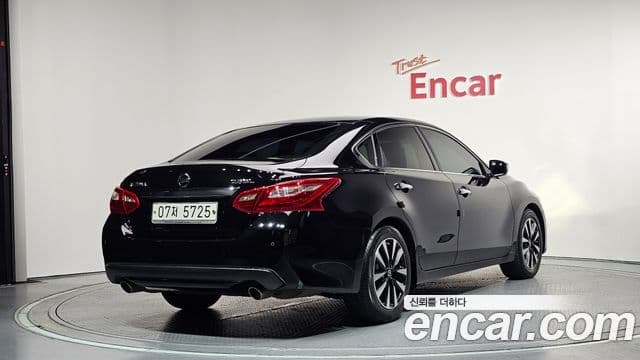 Nissan Altima 2
