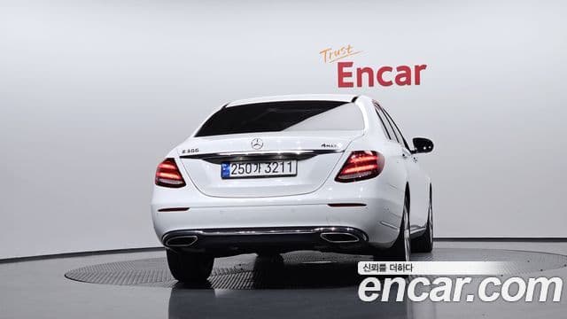 Mercedes-Benz E-Class W213 4