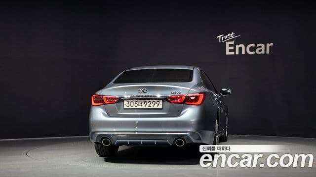 Infiniti Q50 4
