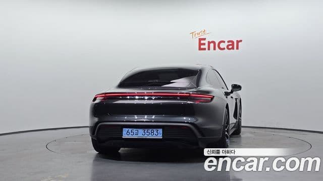 Porsche Taycan 4