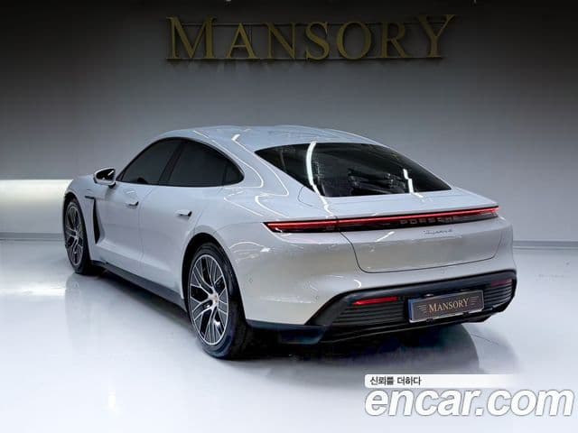 Porsche Taycan 2
