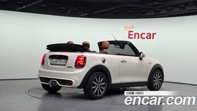 MINI Cooper S Convertible 2