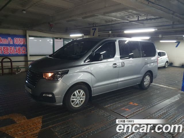 Hyundai The New Grand Starex 2