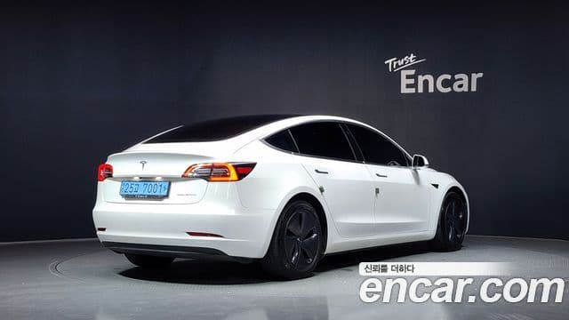 Tesla Model 3 2