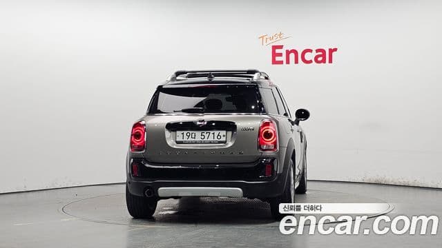MINI Cooper Countryman 3
