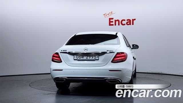 Mercedes-Benz E-Class W213 4