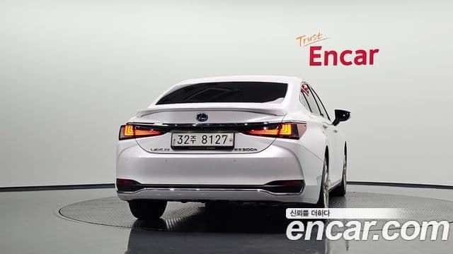 Lexus ES300h 7th Gen 4