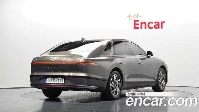 Hyundai Grandeur (GN7) 2