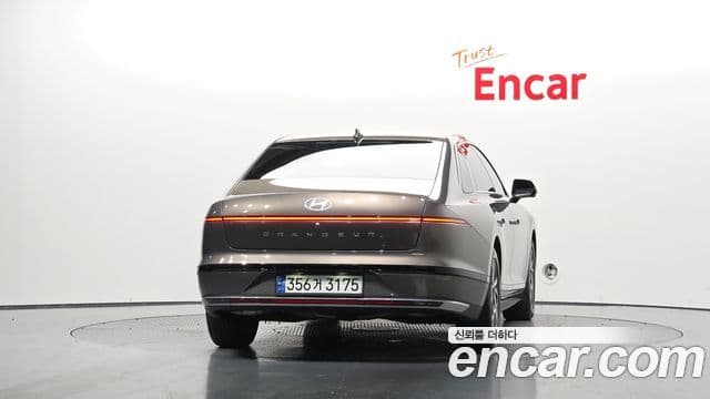 Hyundai Grandeur (GN7) 4