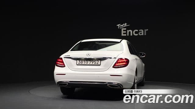 Mercedes-Benz E-Class W213 4