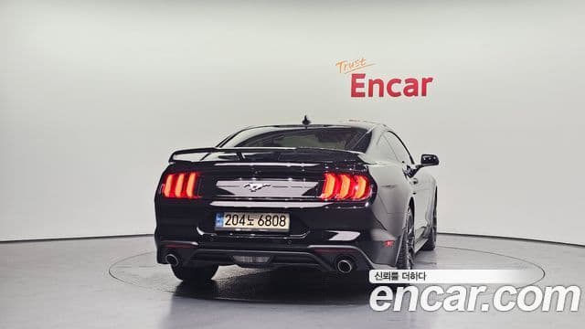 Ford Mustang 4