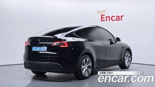 Tesla Model Y 2