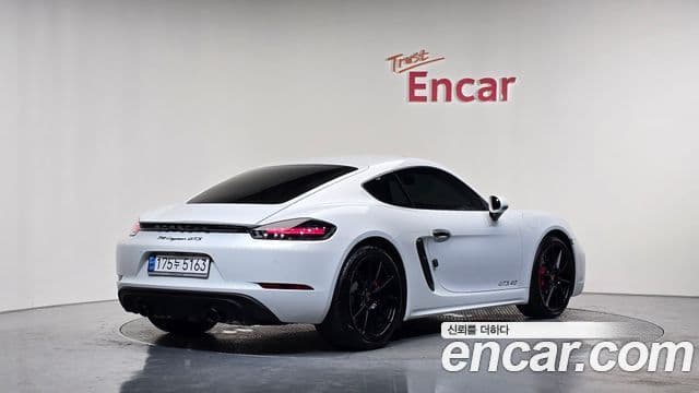 Porsche 718 Cayman 2