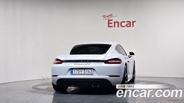 Porsche 718 Cayman 4
