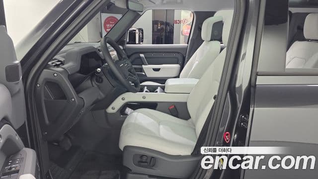 Land Rover Defender (L663) 3