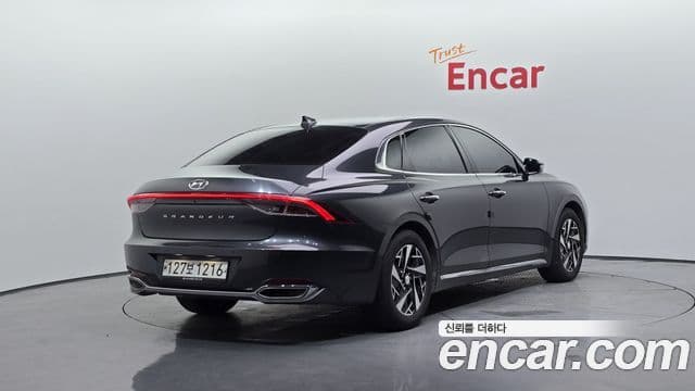 Hyundai The New Grandeur IG Hybrid 2