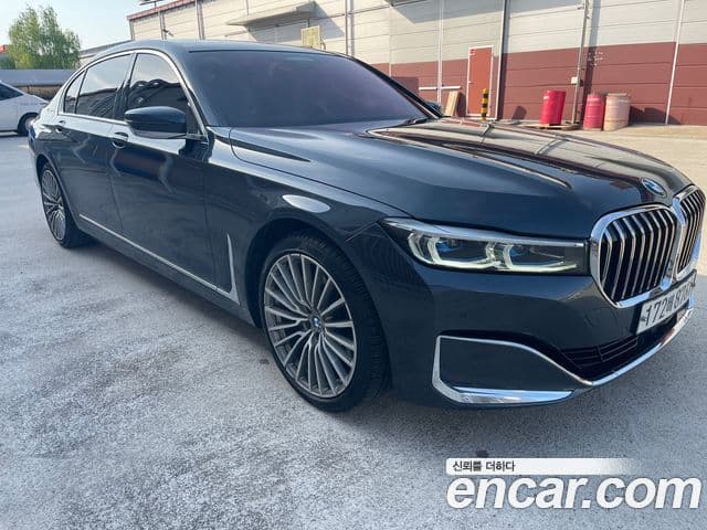 BMW 7 Series (G11) 3