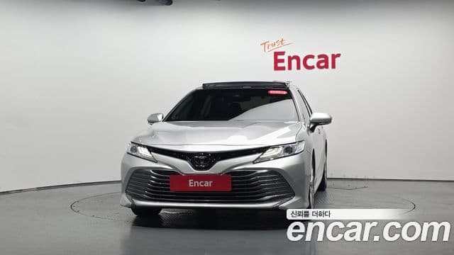 Toyota Camry (XV70) 3
