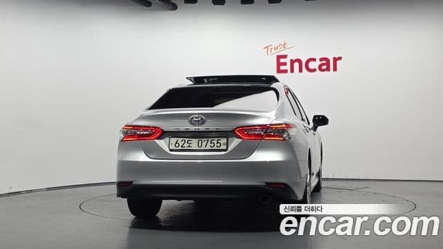 Toyota Camry (XV70) 4