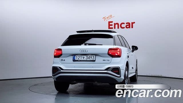 Audi Q2 3