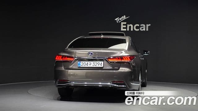 Lexus LS500h 5th Gen 3