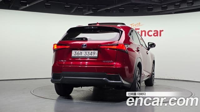 Lexus NX300h 3