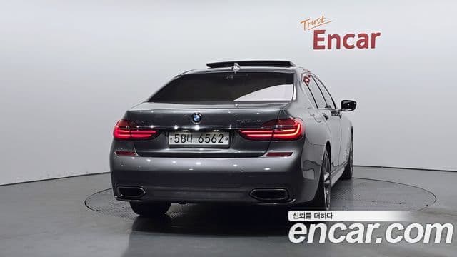 BMW 7 Series (G11) 4