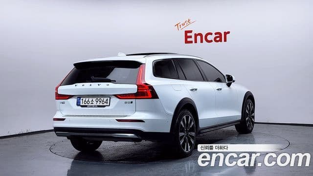 Volvo V60 Cross Country 2nd Gen 2
