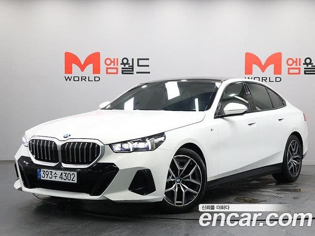 BMW 5 Series (G60)