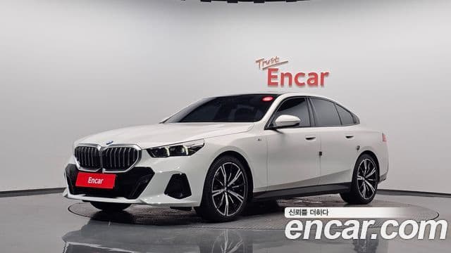 BMW 5 Series (G60)