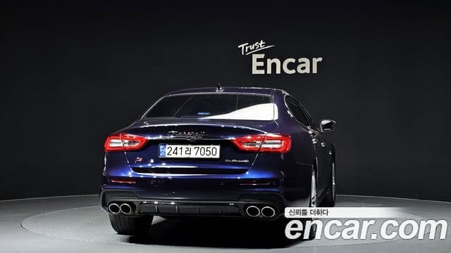 Maserati Quattroporte 4