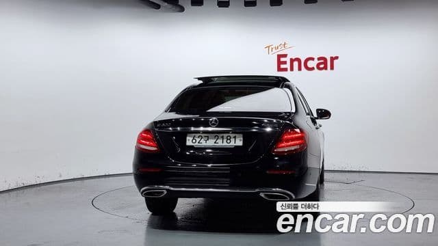 Mercedes-Benz E-Class W213 4