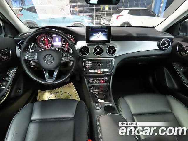 Mercedes-Benz GLA-Class X156 4