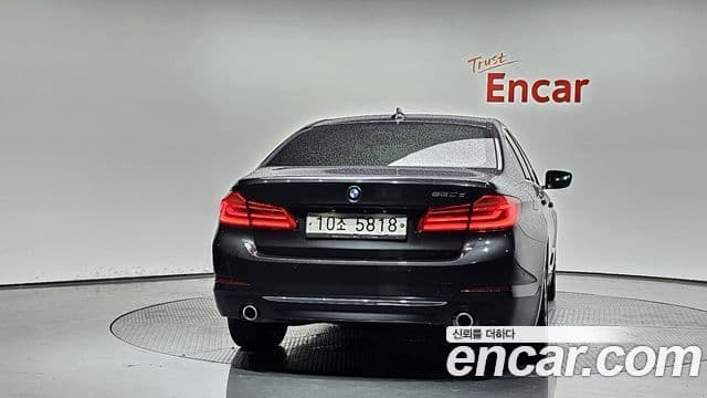 BMW 5 Series (G30) 4