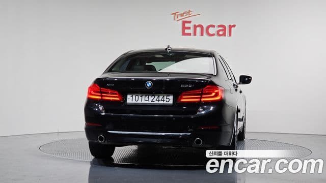 BMW 5 Series (G30) 4