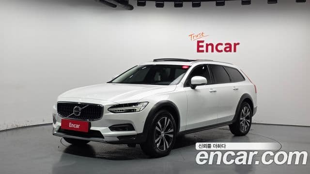 Volvo V90 Cross Country 1