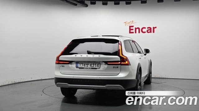 Volvo V90 Cross Country 4