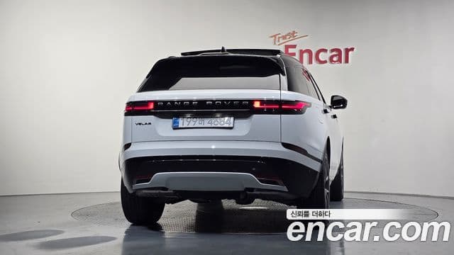 Land Rover Range Rover Velar 3