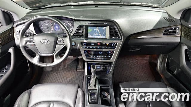 Hyundai LF Sonata 4