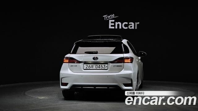 Lexus CT200h 4