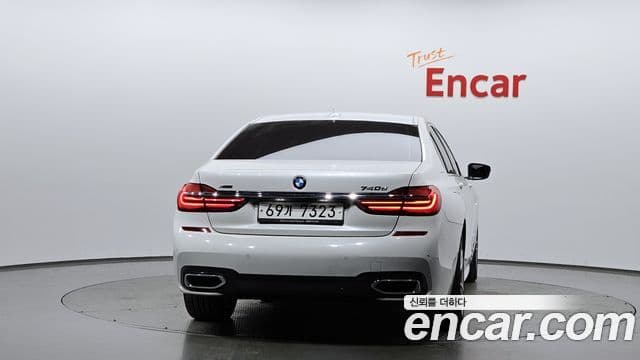 BMW 7 Series (G11) 3