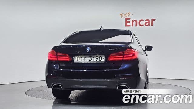 BMW 5 Series (G30) 4