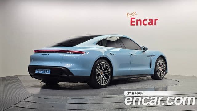 Porsche Taycan 2