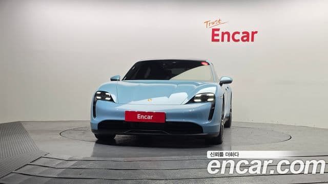 Porsche Taycan 3