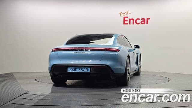 Porsche Taycan 4