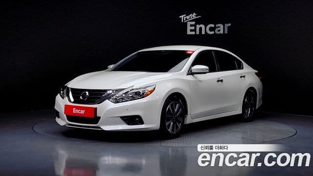 Nissan Altima 1