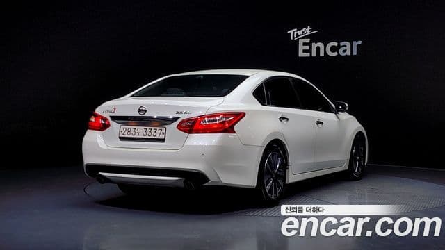 Nissan Altima 2