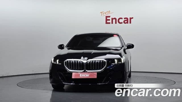 BMW 5 Series (G60) 3