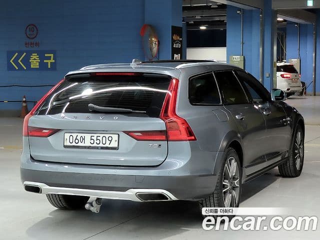 Volvo V90 Cross Country 2