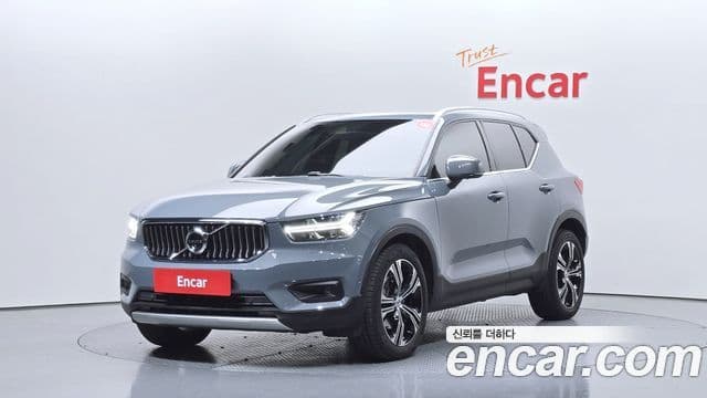 Volvo XC40 — 1